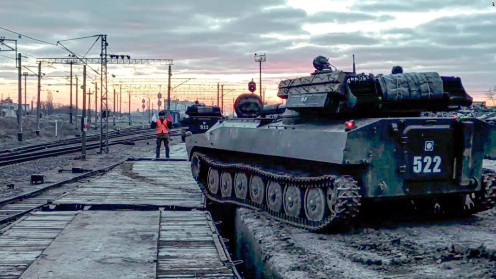 Россия заявляет, что выводит часть войск из районов вблизи Украины, но крупные учения продолжаются