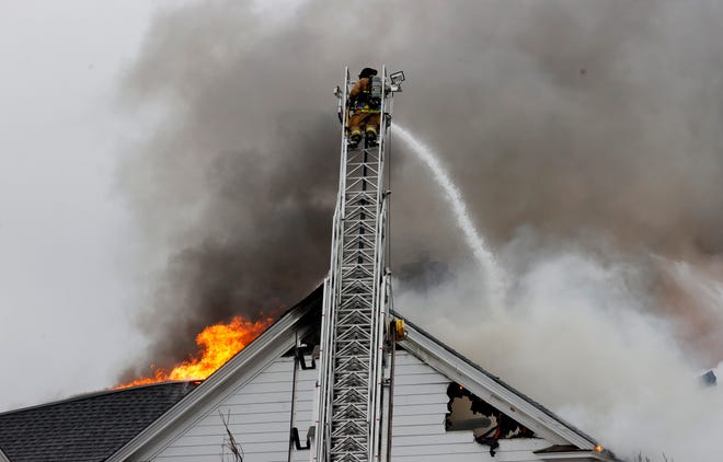 Загородный клуб Oakland Hills в городке Блумфилд загорелся рано утром 17 февраля 2022 года. Несколько пожарных частей из близлежащих городов загорелись и быстро распространились по всему зданию.