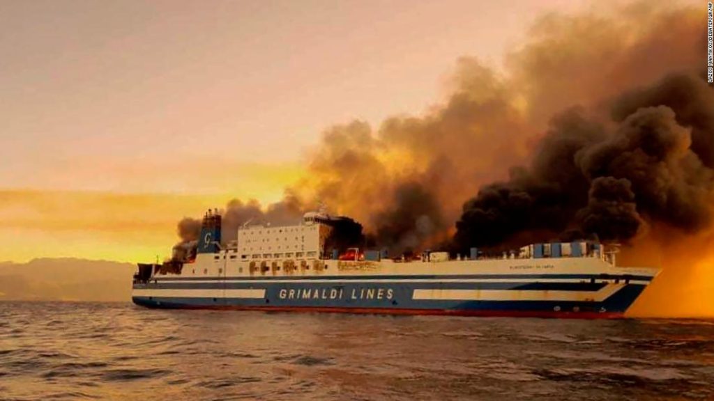Пожар на греческом пароме: 12 пассажиров до сих пор пропали без вести после пожара на Euroferry Olympia
