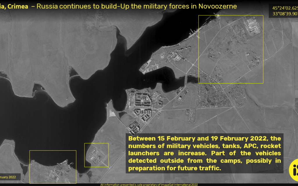 Израильские спутниковые снимки показывают быстрое наращивание российской военной мощи в Крыму.