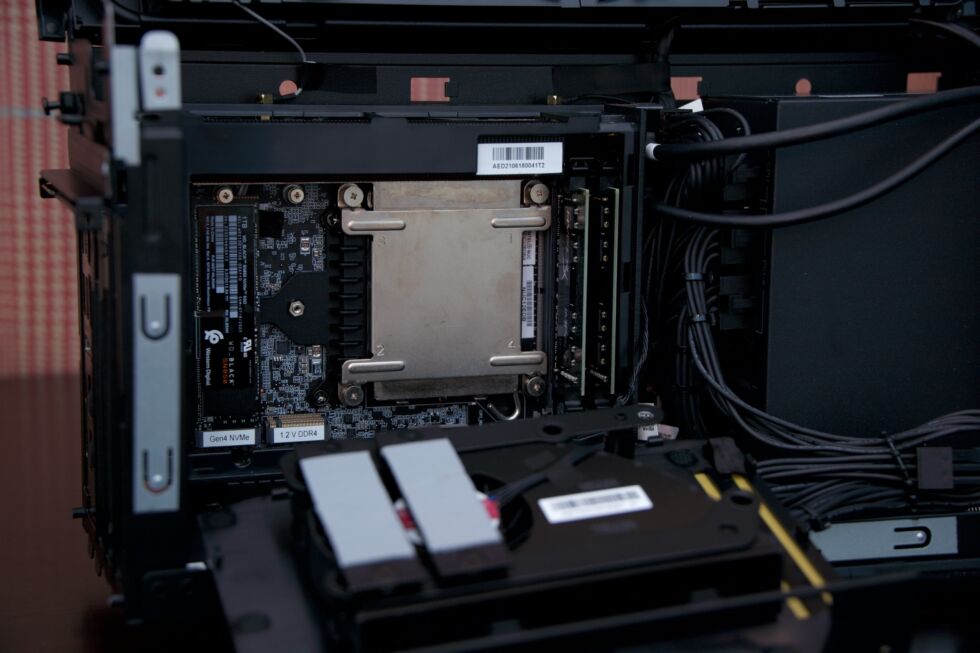 В NUC 12 Extreme используются процессоры для настольных ПК, которые должны обеспечить лучший путь обновления, чем предыдущие версии системы.