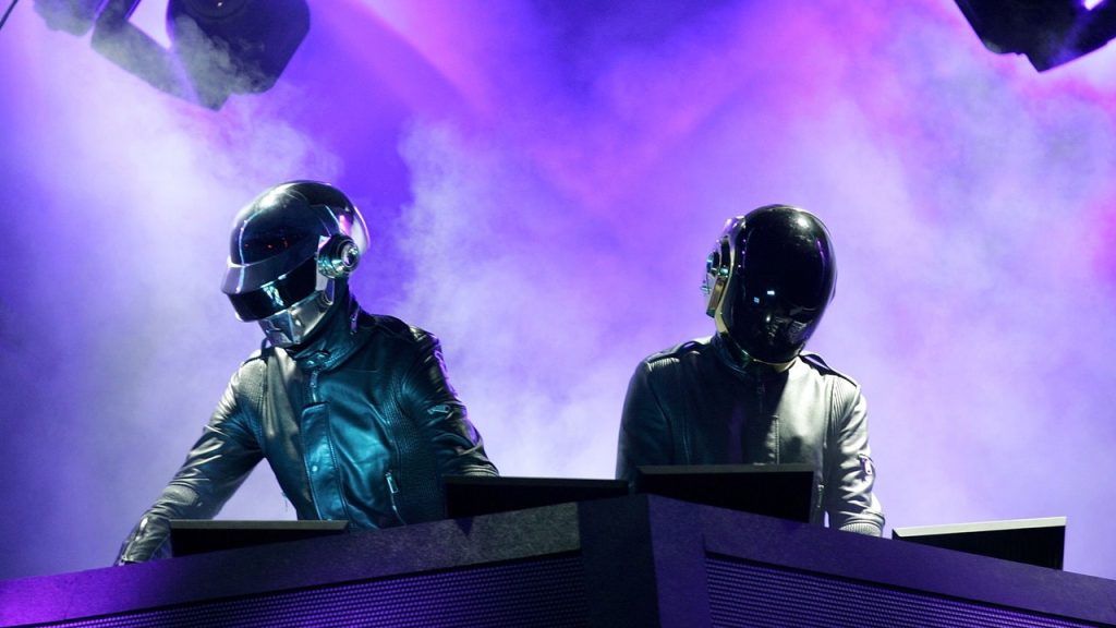 Daft Punk переиздают «Домашнее задание» на виниле и транслируют редкий концерт сейчас, только один раз