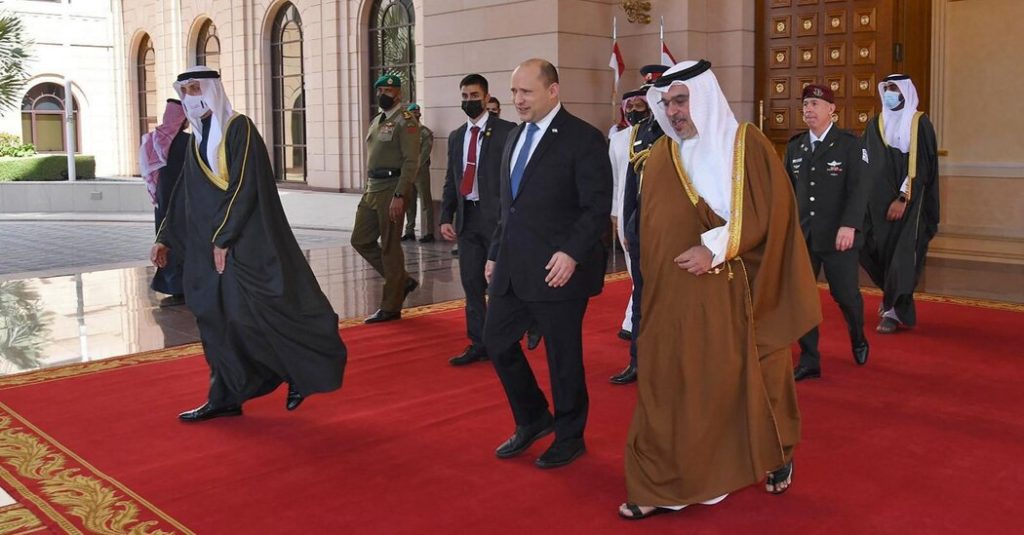 Израильский лидер Нафтали Беннет встречается со своим бахрейнским коллегой, сигнализируя о сдвигах в регионе