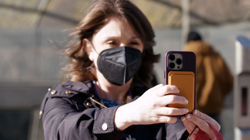 Мы протестировали новую возможность Apple разблокировать iPhone в маске