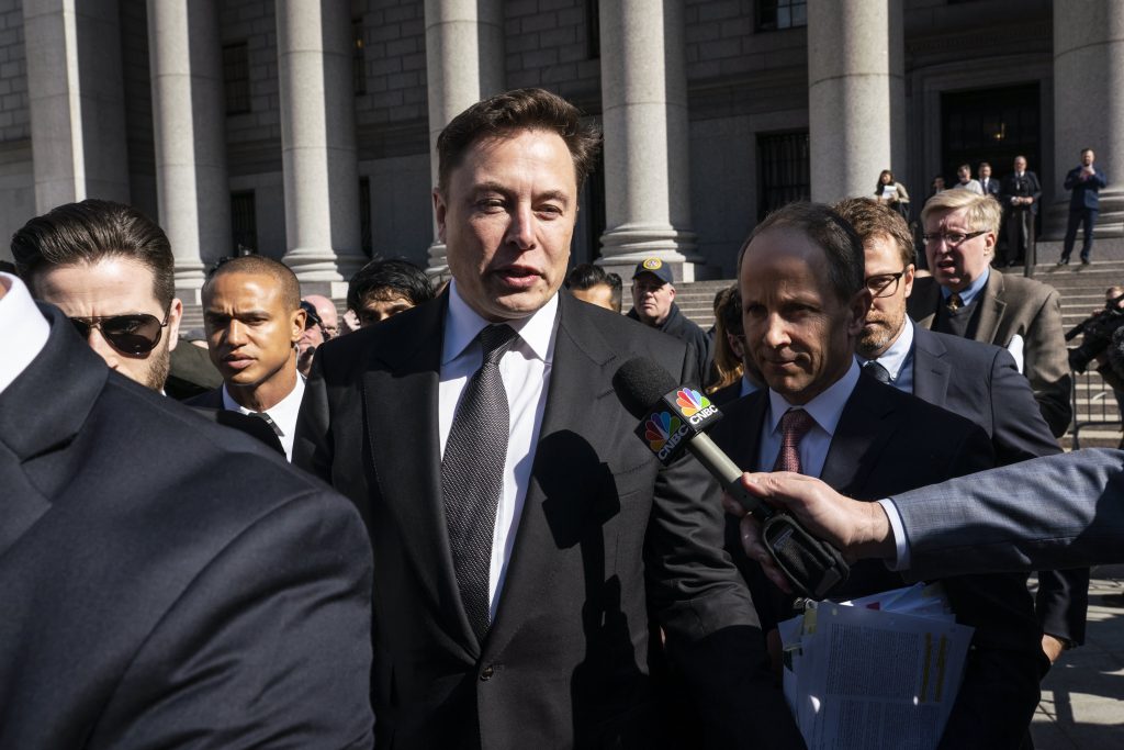 После того, как генеральный директор Tesla Илон Маск заявил о «непрекращающемся расследовании», SEC отступает.