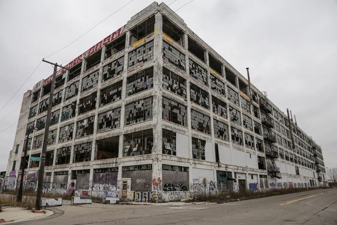 Пустующая фабрика Fisher Body Factory № 21 в Детройте на углу улиц Гастингс и Беккет в среду, 26 ноября 2014 г.