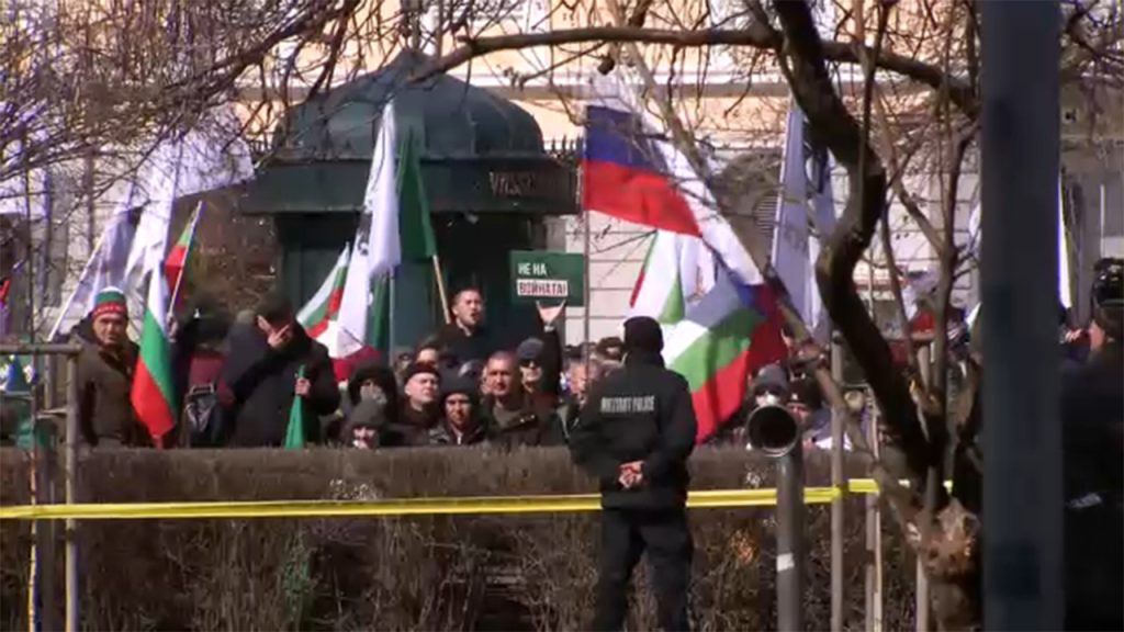 Болгары протестуют во время выступления министра обороны США.  Визит в Остин, премьер-министр говорит, что Украине не нужна военная помощь