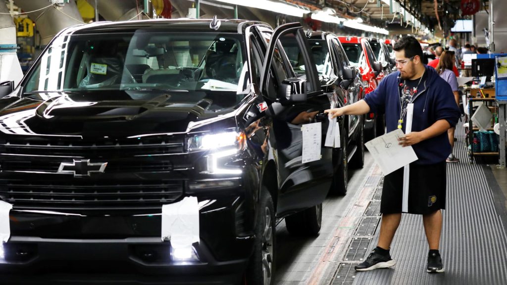 General Motors приостанавливает производство пикапов в Индиане из-за нехватки щепы