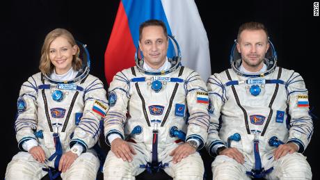 Российская съемочная группа сняла новаторский фильм в космосе и благополучно вернулась на Землю