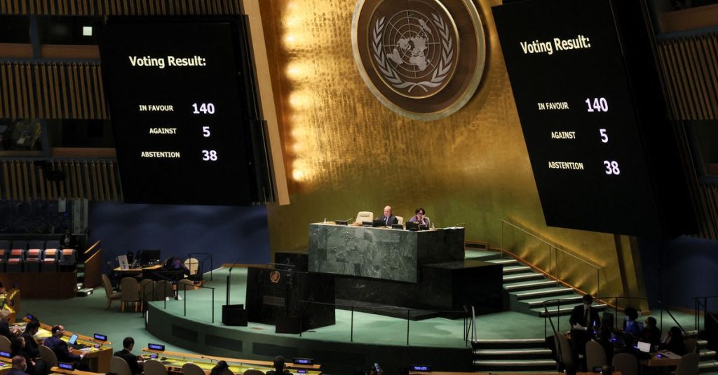 Генассамблея ООН подавляющим большинством голосов снова изолирует Россию из-за Украины