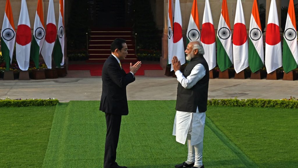 Индия находится в прекрасном положении, за ней ухаживают «четверка», Китай и Россия.
