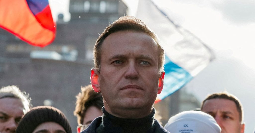 Российский суд признал критика Кремля Навального виновным в мошенничестве