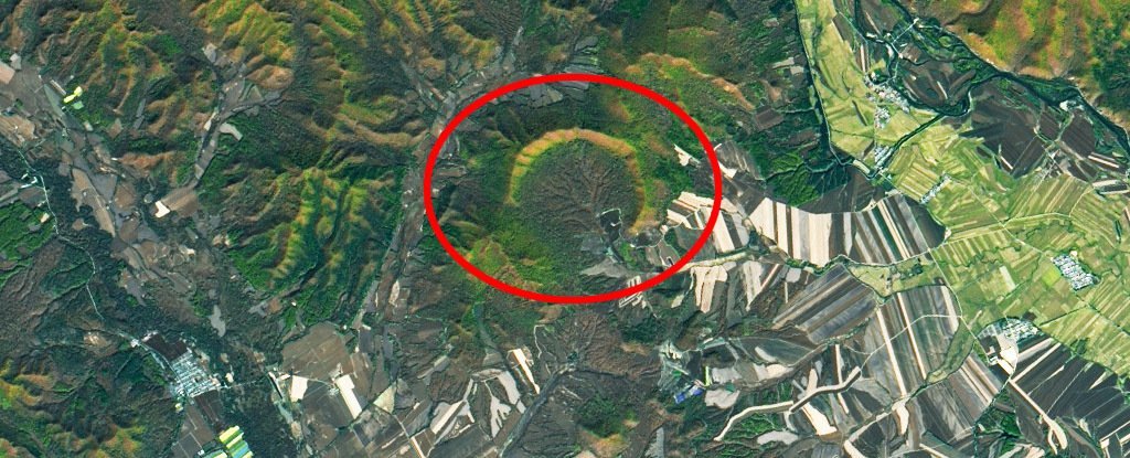 Ученые обнаружили самый большой кратер на Земле 100 000 лет назад