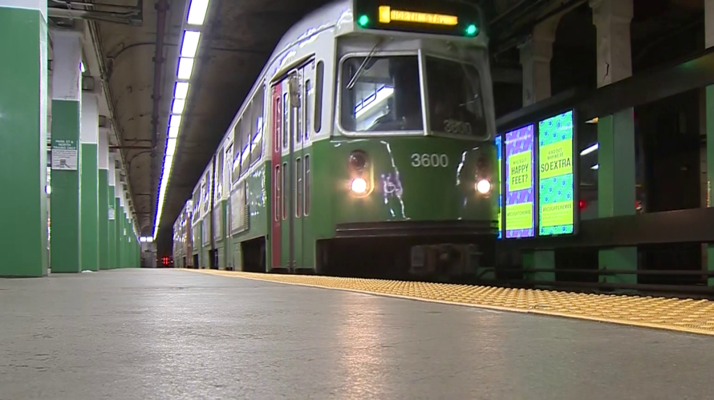 MBTA возобновляет обслуживание Green Line через две недели после обрушения гаража