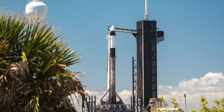 Смотрите в прямом эфире: сегодня вечером SpaceX запускает свою шестую пилотируемую миссию за два года