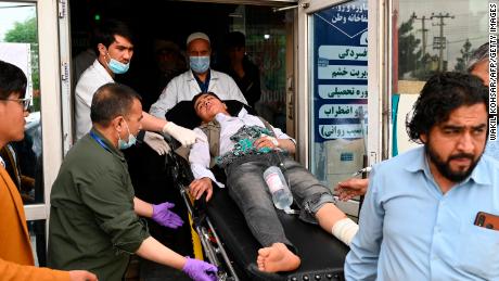 Не менее шести человек погибли в результате многочисленных взрывов в школах Кабула.