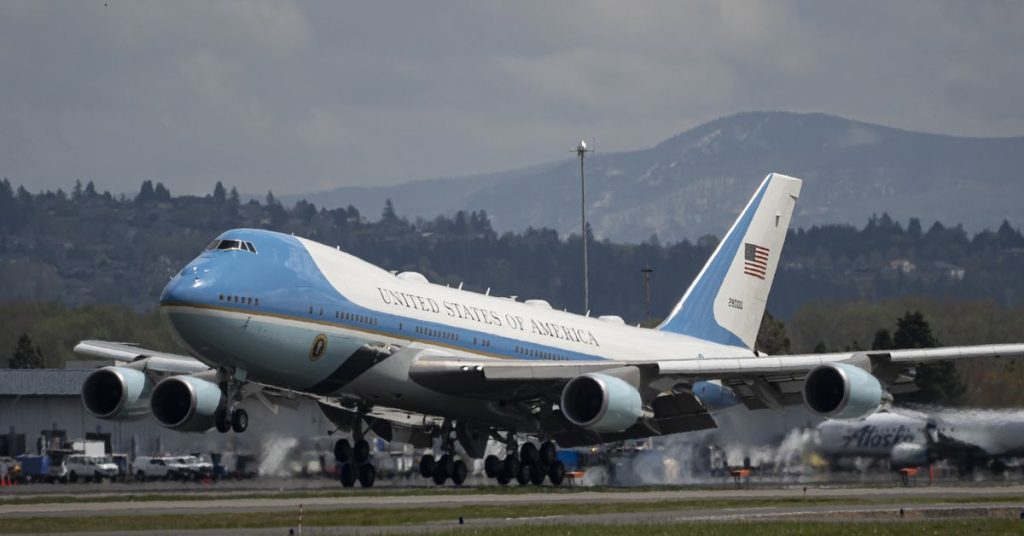 Генеральный директор Boeing назвал сделку Трампа по Air Force One риском, на который, возможно, не стоило идти