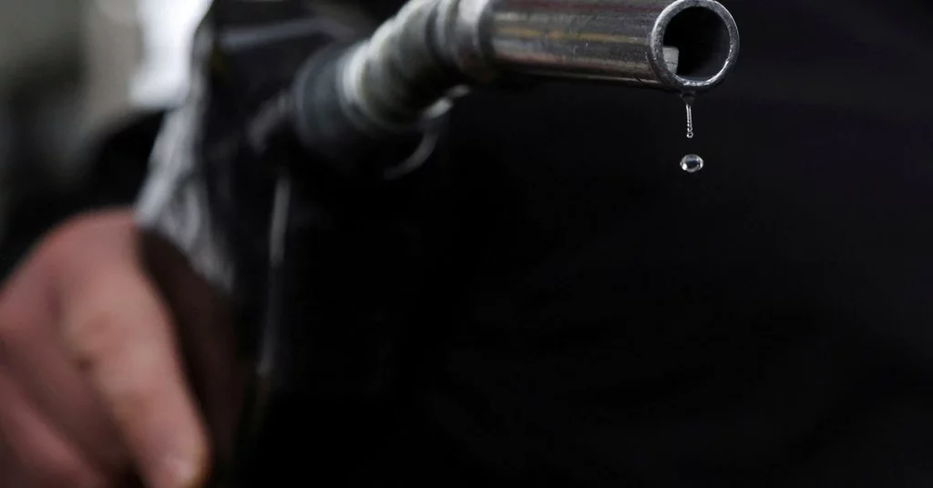 Законодатели США критикуют крупные нефтяные компании за высокие цены на бензин