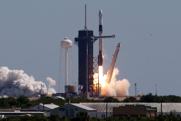 Основные моменты первого частного запуска SpaceX и НАСА к космической станции