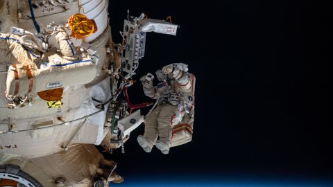 18 апреля российские космонавты Денис Матвеев и Олег Артемьев проработали за пределами российской части станции шесть часов 37 минут.