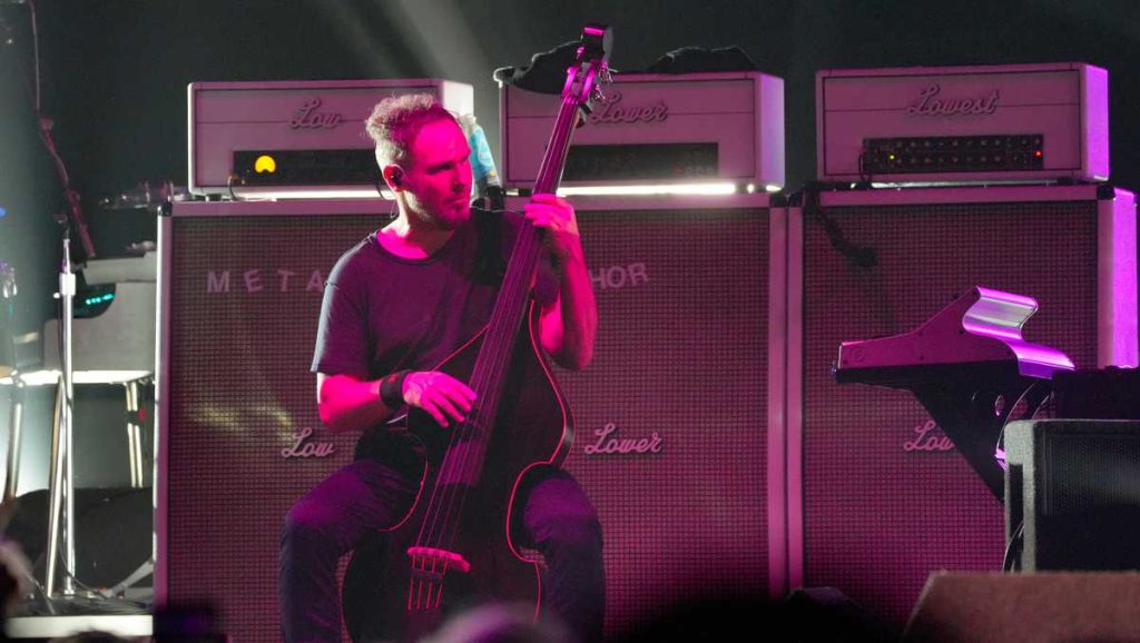 Pearl Jam отменили выступления в Сакраменто, Лас-Вегас, после того, как гитарист дал положительный результат на COVID-19