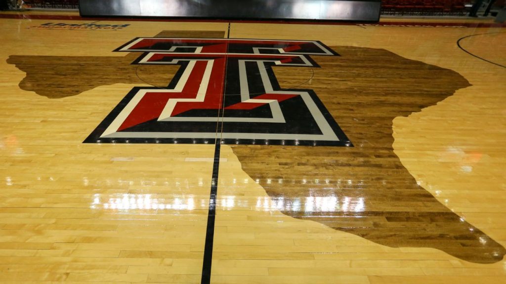 Texas Tech Red Raiders сбросили пятизвездочного в мужском баскетболе Элайджу Фишера, который переклассифицируется в класс 2022 года