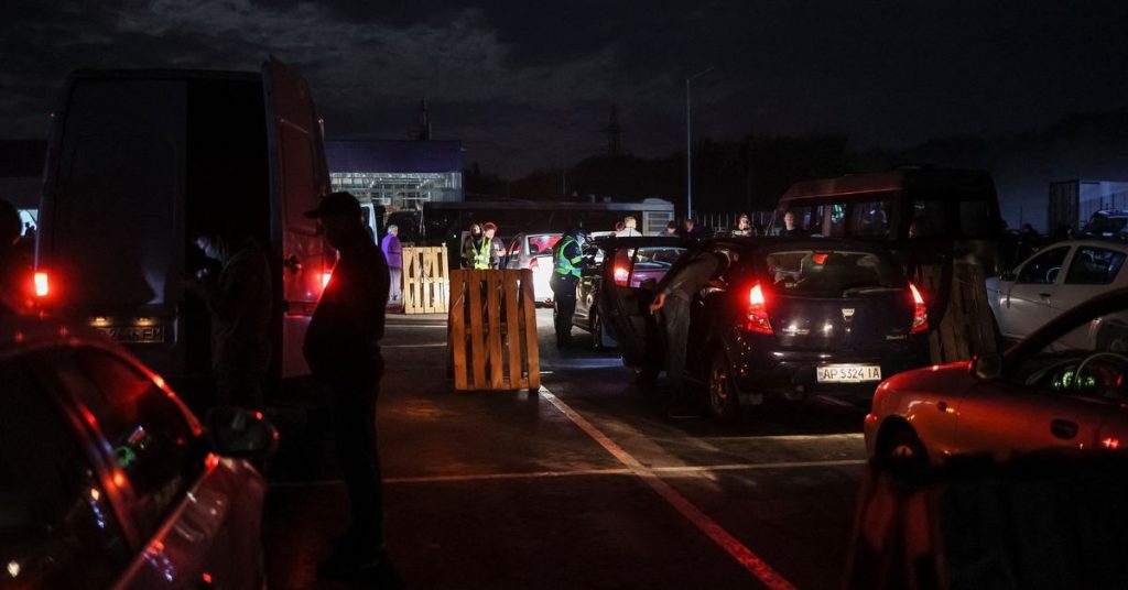 Большая колонна из Мариуполя добралась до безопасного места, беженцы говорят о «разрушительном» побеге