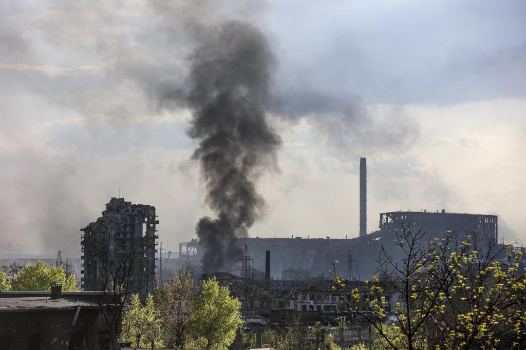 Бушует бой у Мариупольского металлургического комбината, и Украина отбивает атаки