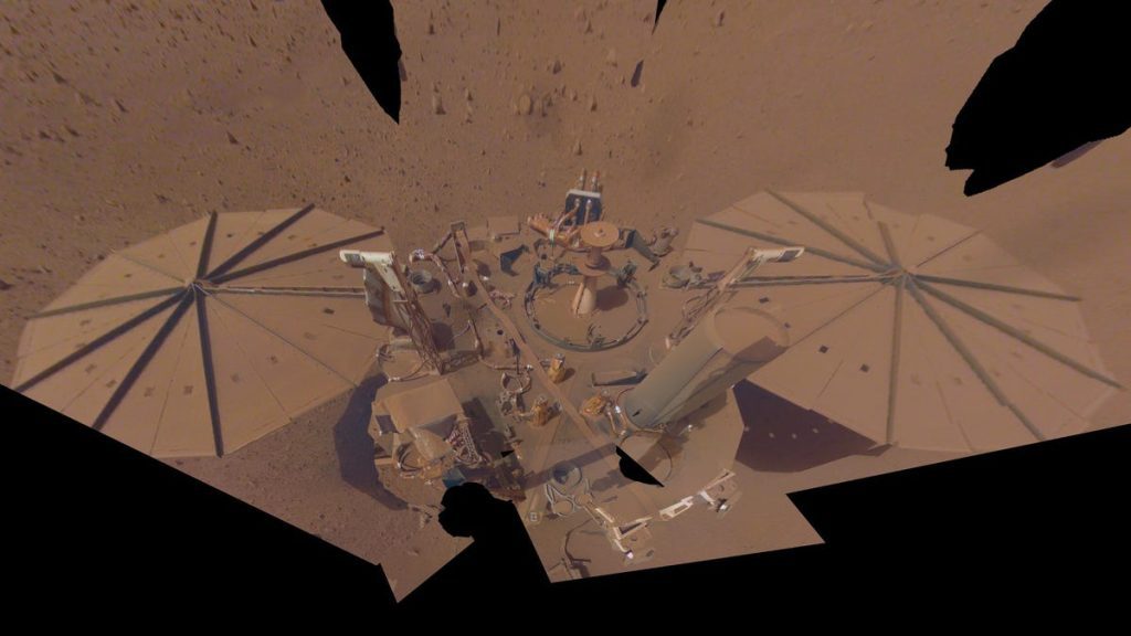 Вот последнее селфи с выцветшего посадочного модуля Insight Mars.