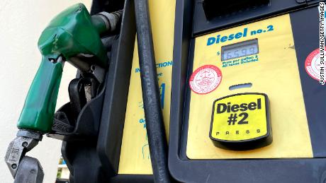 Рекордные цены на дизельное топливо, перебои с поставками могут стать следующим ударом по экономике США