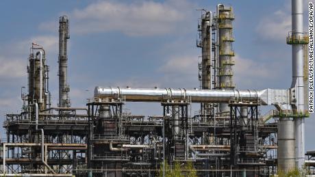 Нефтеперерабатывающий завод PCK в Шведте, Германия, принадлежит российской «Роснефти». 