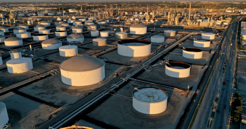 Нефть оседает из-за крепости дистиллята, проблемы с поставками