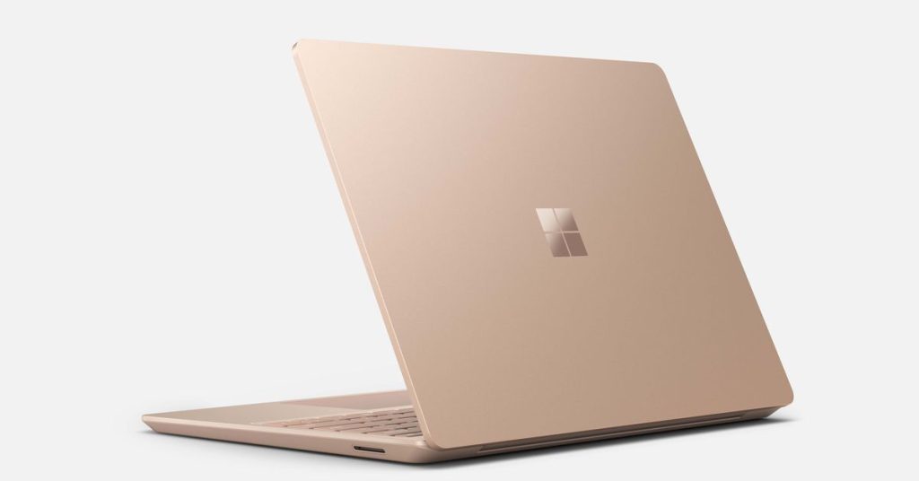 Небольшой Surface Laptop Go от Microsoft оснащен процессором Intel 11-го поколения.