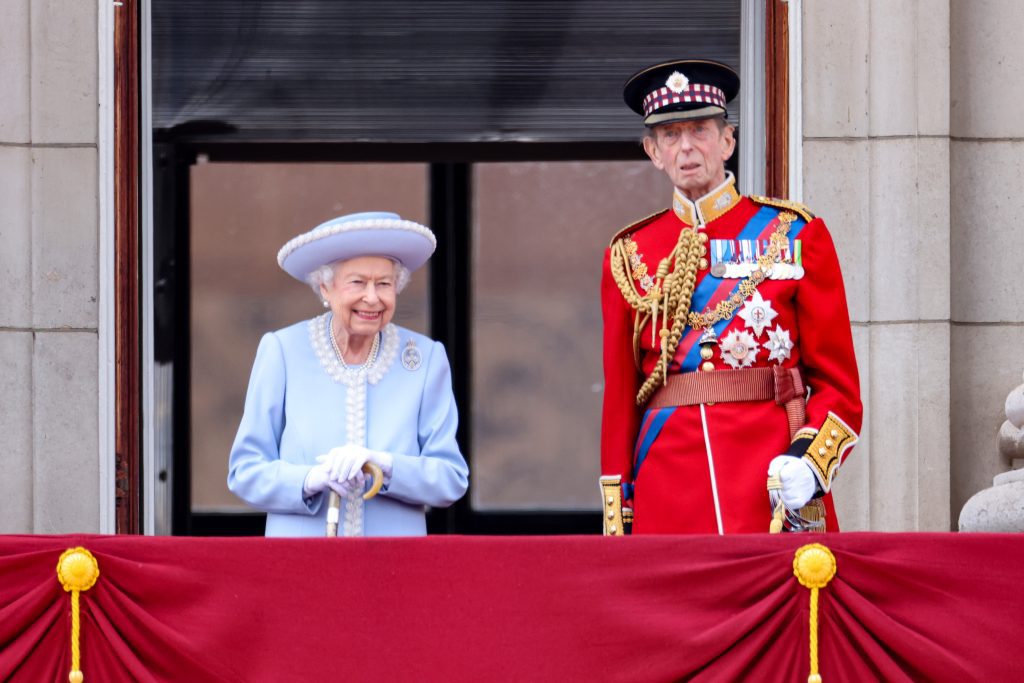 Кто такой герцог Кентский рядом с королевой на балконе Trooping the Colour?