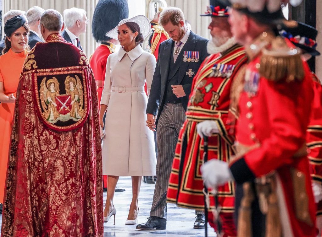 Принц Гарри и Меган, герцогиня Сассекская, прибывают на Национальную службу благодарения в соборе Святого Павла во время празднования платинового юбилея королевы Елизаветы в Лондоне, Великобритания, 3 июня 2022 года.