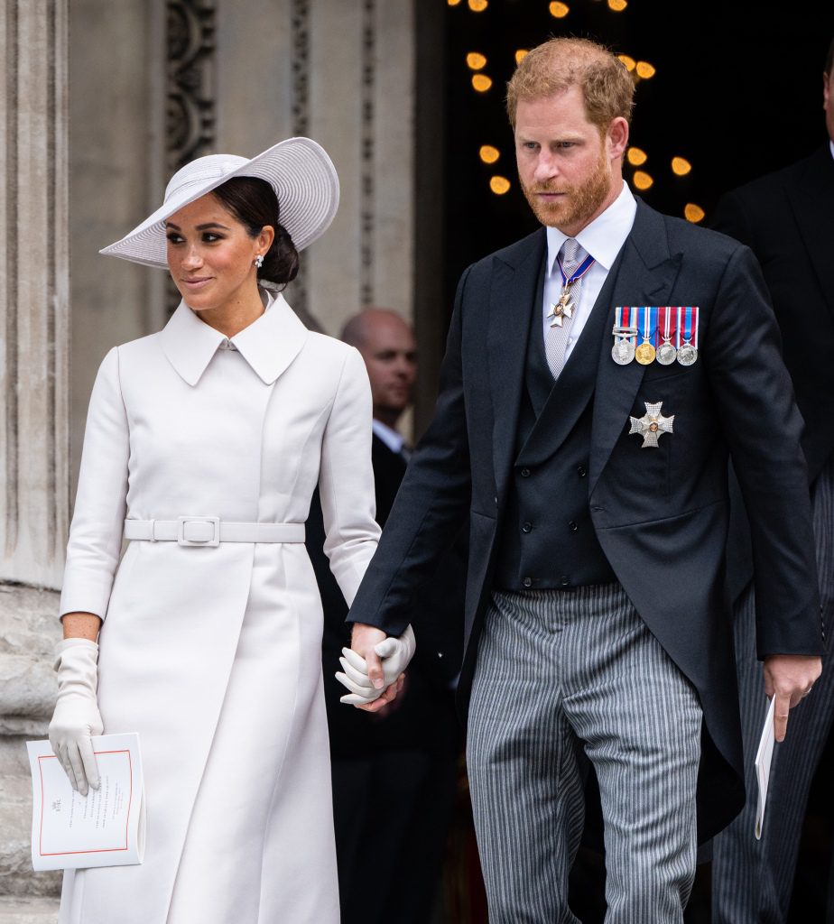 Меган, герцогиня Сассекская, и принц Гарри, герцог Сассекский, на Национальной службе благодарения в соборе Святого Павла 3 июня 2022 года в Лондоне, Англия.