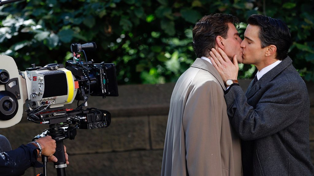 Брэдли Купер на съемках фильма Леонарда Бернстайна «Поцелуи с Мэттом Бомером»