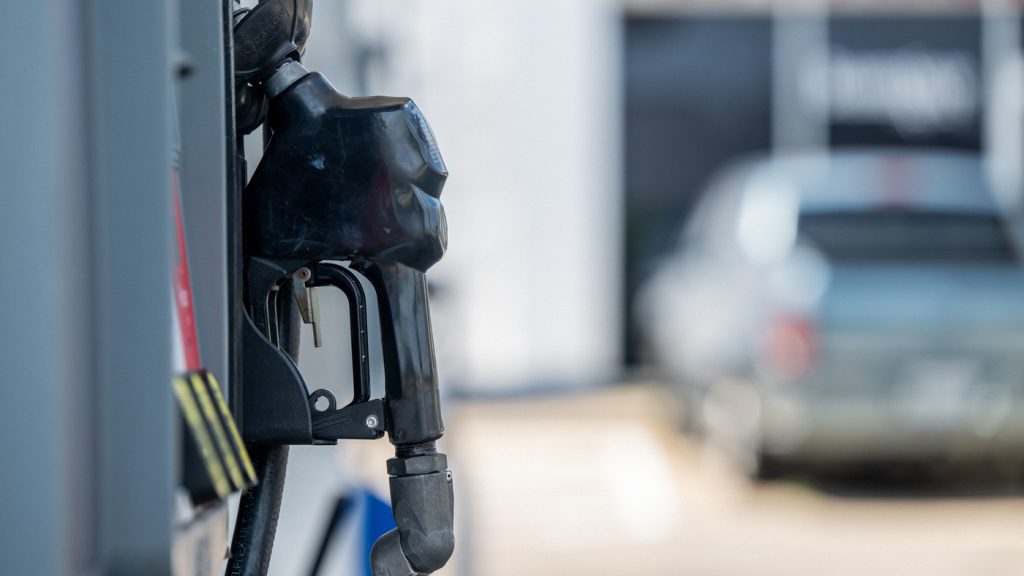 Цены на бензин впервые достигли 5 долларов за галлон.  4 вещи, которые нужно знать: NPR