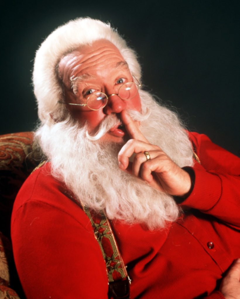 Актер Тим Аллен позирует перед камерой на этой недатированной рекламной фотографии своего нового фильма. "Дед Мороз 2." 