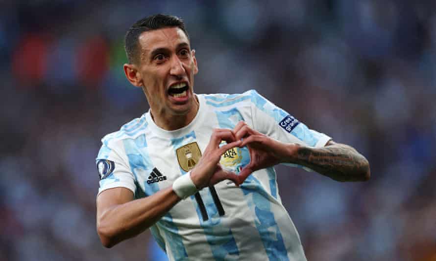 Анхель Ди Мария празднует гол за Аргентину