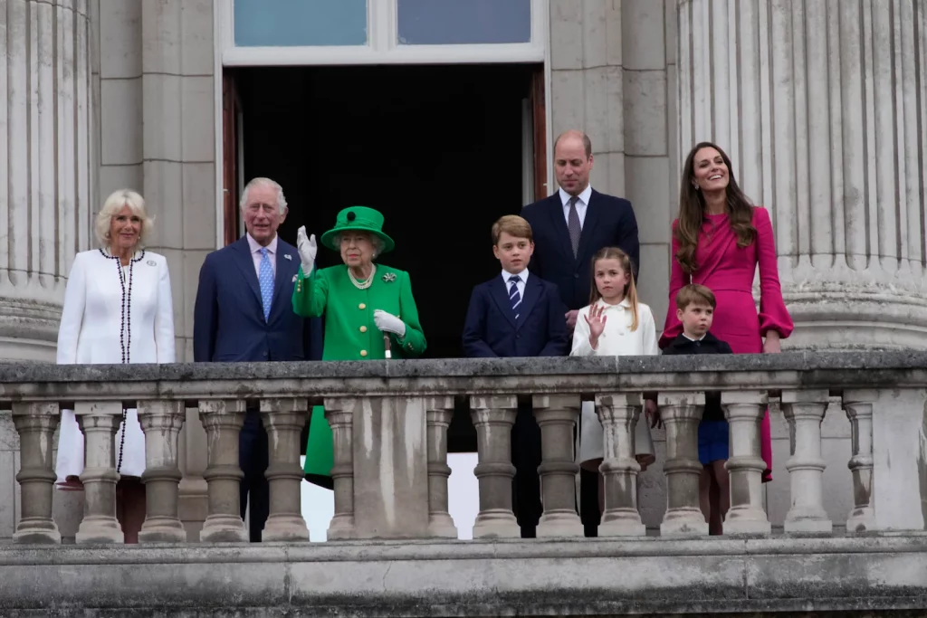 Королева Елизавета снова появляется на праздновании юбилея