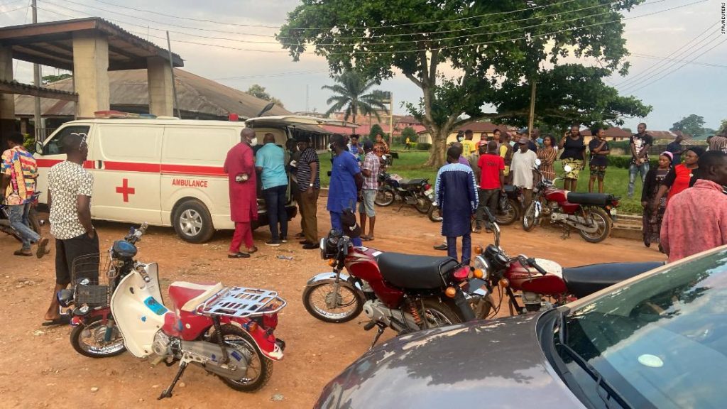 Оо, Нигерия: Массовая стрельба в церкви унесла жизни десятков человек, говорит местный депутат