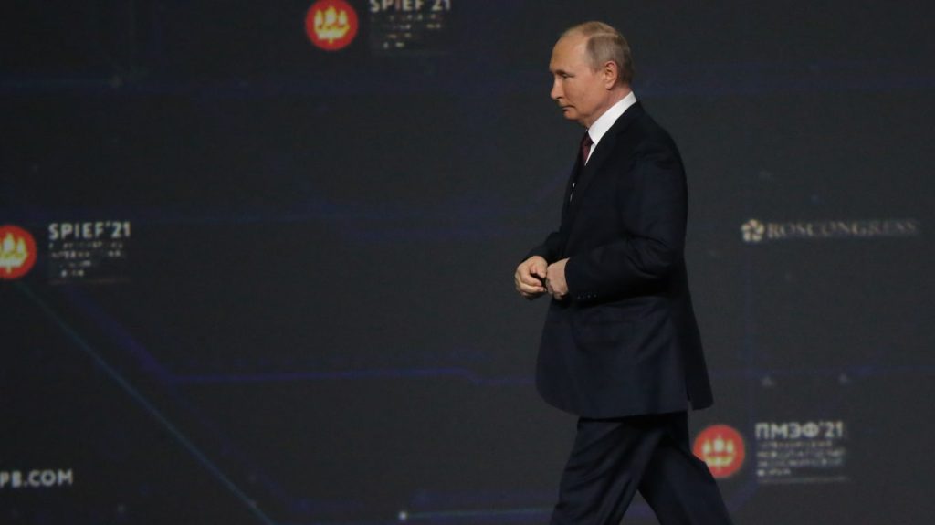 Экономический форум Владимира Путина «Русский Давос» в Санкт-Петербурге — это действительно большой и печальный бардак