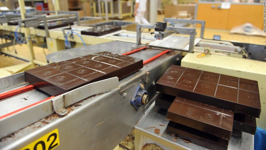Сальмонелла: Barry Callebaut, крупнейшая в мире шоколадная фабрика, закрывается из-за вспышки