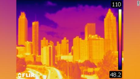 Столкнувшись с более смертоносной жарой, американские города идут на беспрецедентный шаг