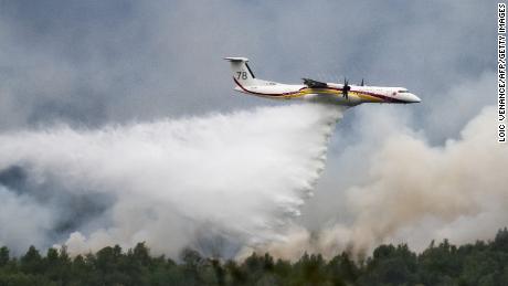 Уже неделю Франция борется с лесными пожарами.