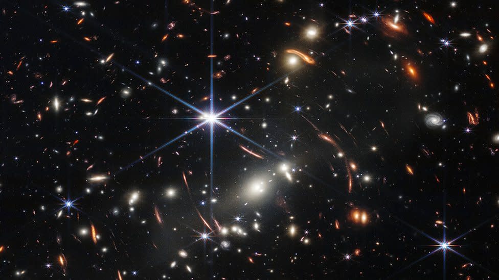 Телескоп Джеймса Уэбба NASA открыл миллионы галактик