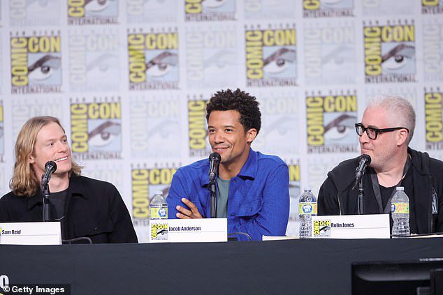 Рид, Андерсон и Роллин Джонс были на борту во время Comic Con International 2022: Сан-Диего в конференц-центре Сан-Диего в субботу.
