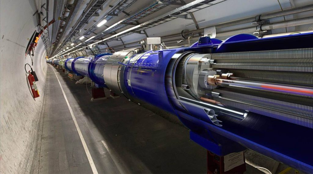 Большой адронный коллайдер: ученые Европейской организации ядерных исследований (ЦЕРН) впервые наблюдали три «странные» частицы