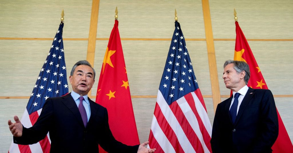 Главы МИД США и Китая проводят первые с октября личные переговоры
